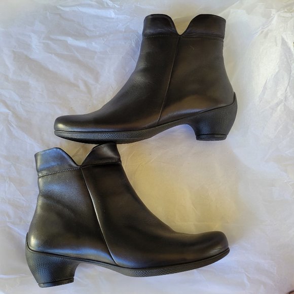 ecco black ankle boots
